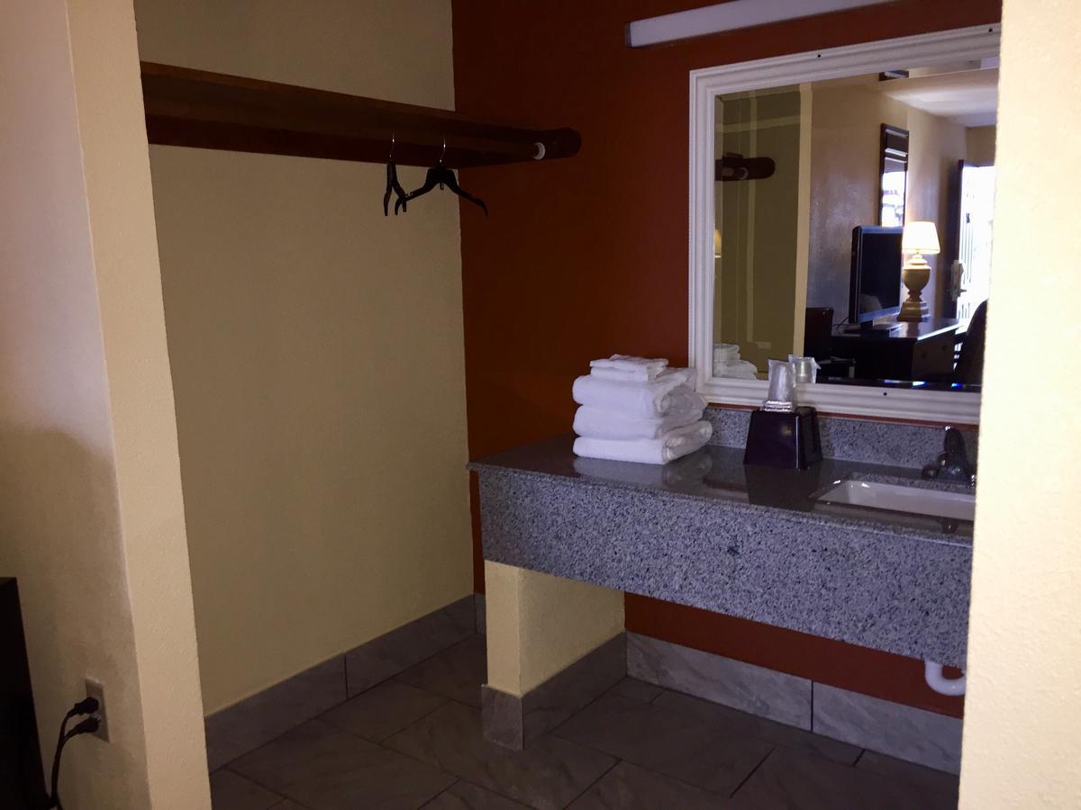 Executive Inn テクサーカナ エクステリア 写真
