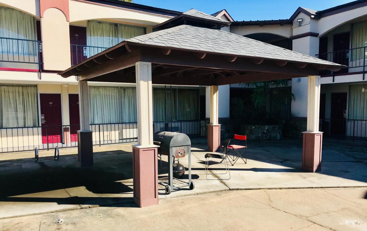 Executive Inn テクサーカナ エクステリア 写真
