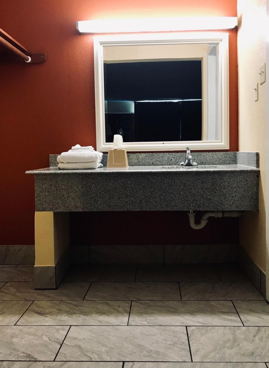Executive Inn テクサーカナ エクステリア 写真
