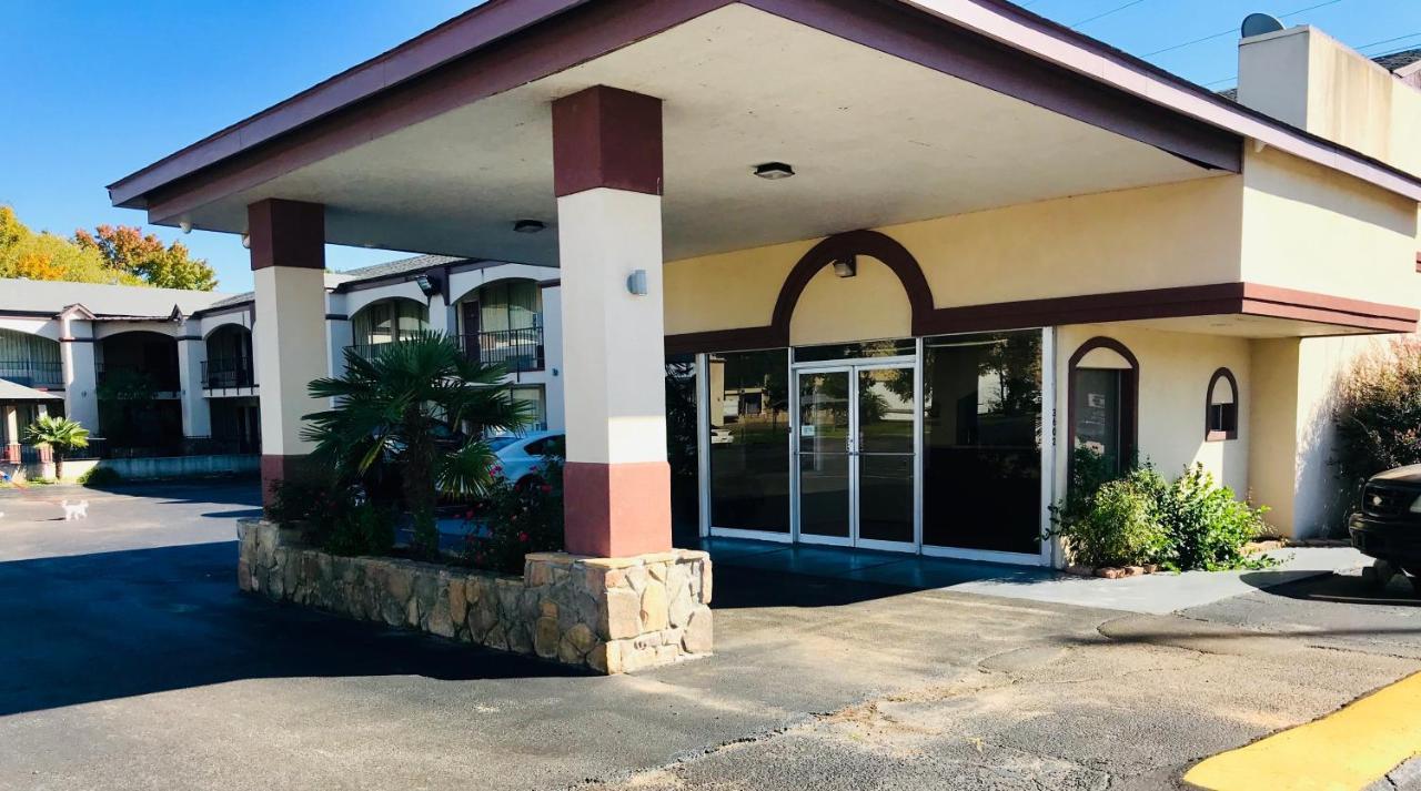 Executive Inn テクサーカナ エクステリア 写真