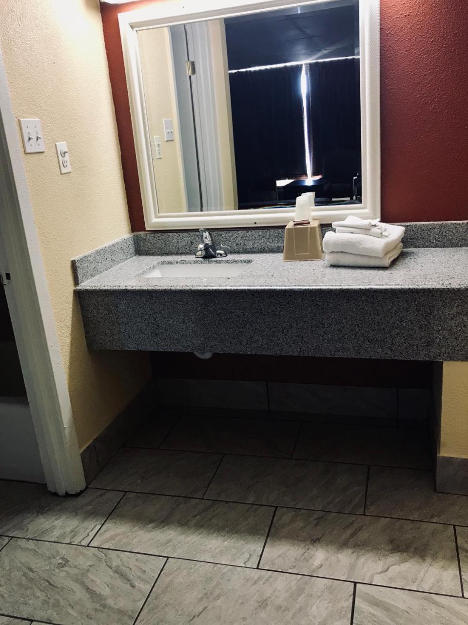 Executive Inn テクサーカナ エクステリア 写真