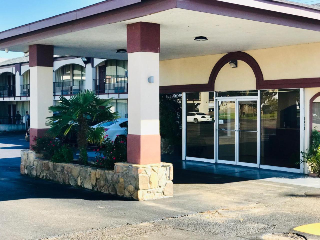 Executive Inn テクサーカナ エクステリア 写真